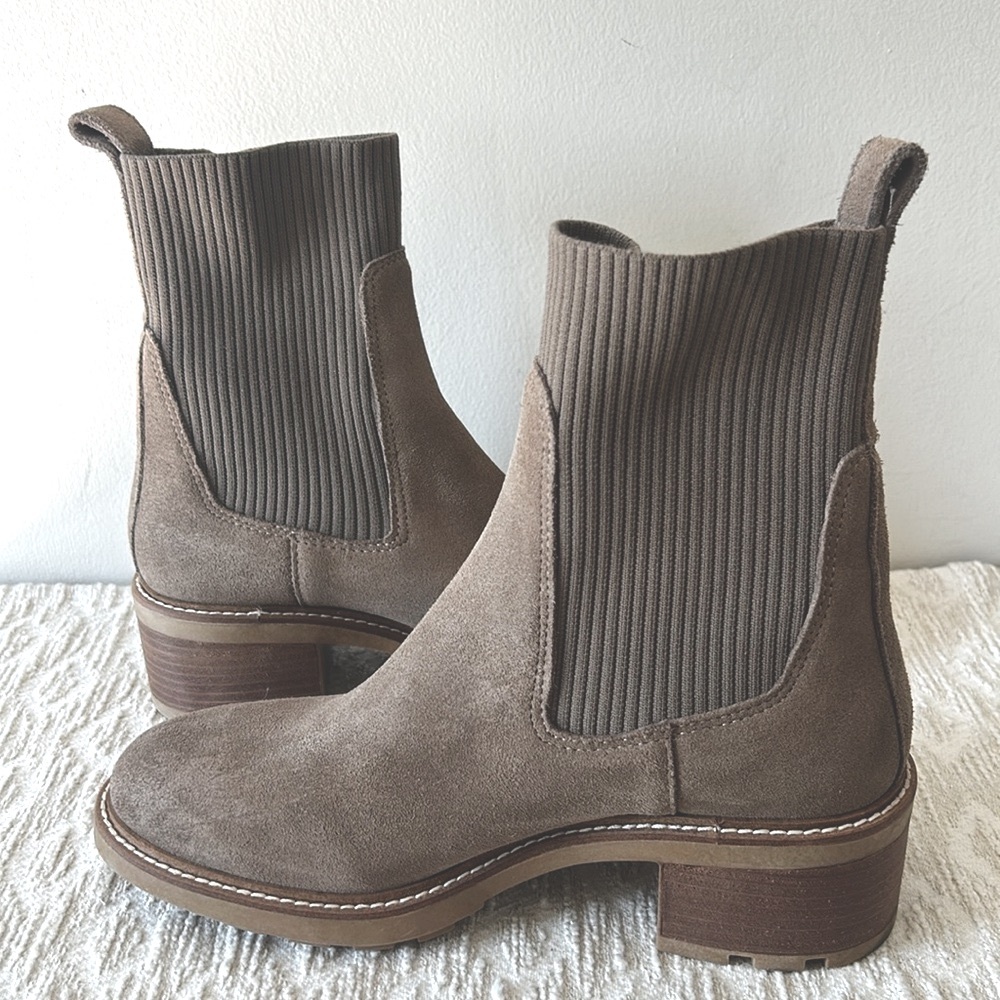 Steve Madden EUC Kiley Chelsea Suede Ankle Boots